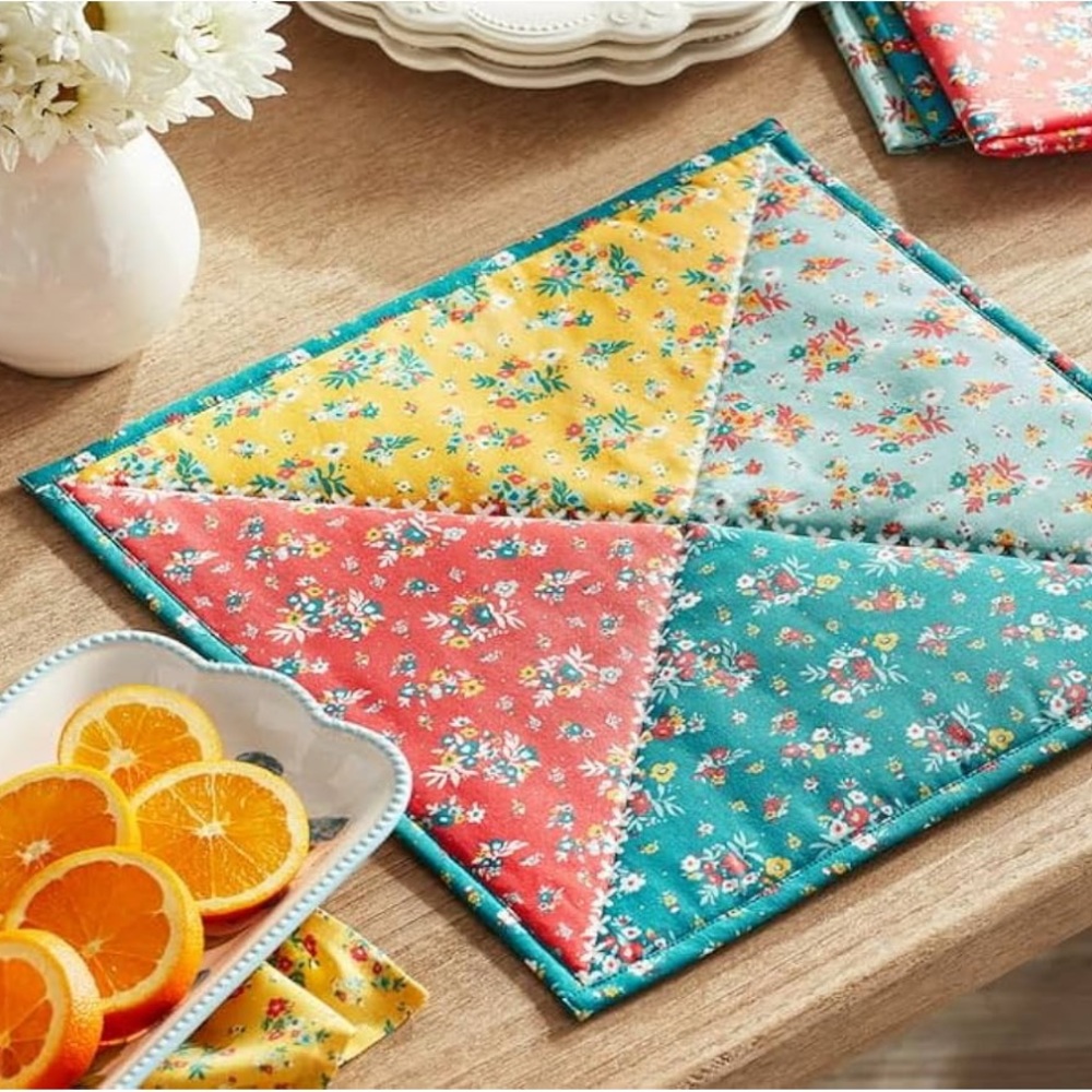 The Pioneer Woman Rose Ditzy Quilted Square Placemat Ree Drummond 15” x 15”